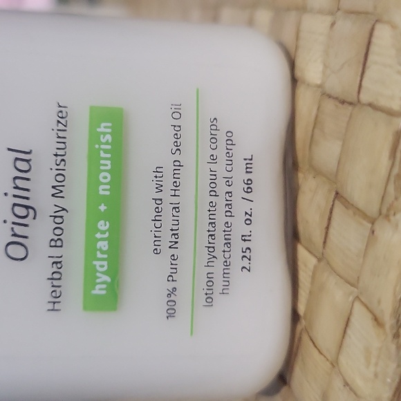 Herbal Body Moisterizer Original. - Picture 3 of 3